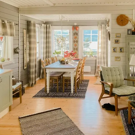 Log By Skoddeberg In Tjeldsund Holiday home *
